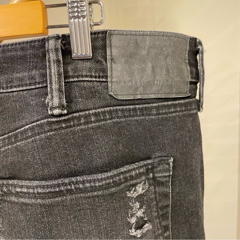 AMERICAN EAGLE OUTFITTERS - Black Denim Destroyed Shorts, Mens Size 42 - Picture 11 of 14